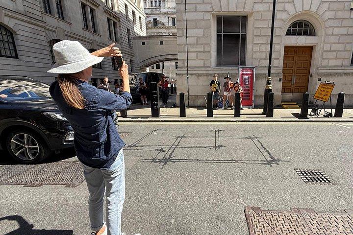 ハリーポッターのバスでロケ地を巡るツアー