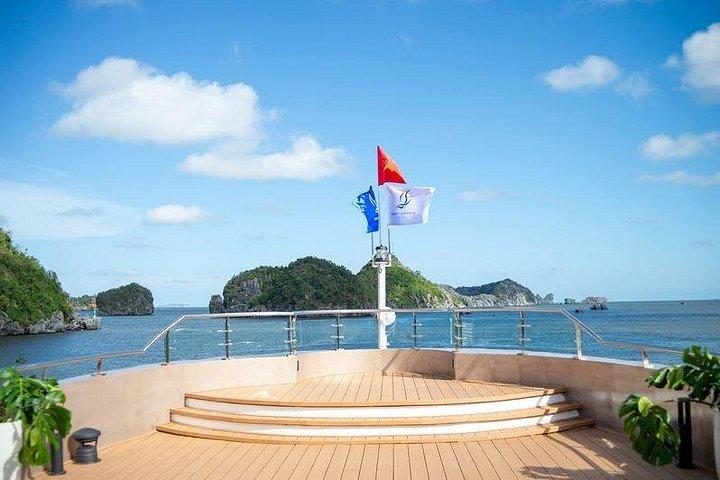 ハノイ、ハイフォン発、ランハ湾の日帰りツアー セレニティ クルーズ