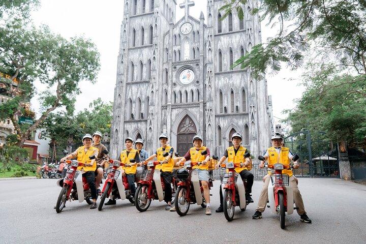 Vintage Motorbike Tour | Excursão histórica da cidade com almoço incluído