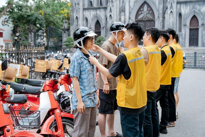 Vintage Motorbike Tour | Excursão histórica da cidade com almoço incluído