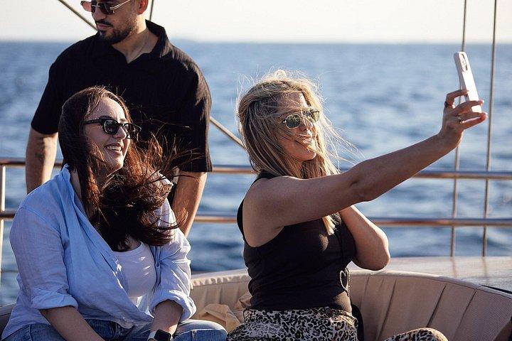 アイギナ島 - メトピ島とスカラ島へのユニークなセーリング体験