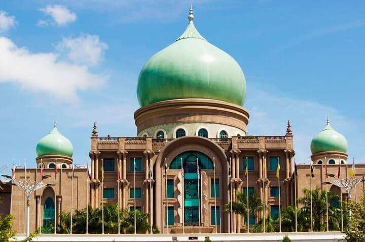 Putrajaya Tour with Pink Mosque and Boat Ride