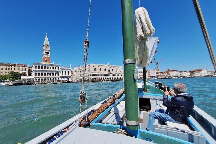 Paseo en barco clásico veneciano para explorar la laguna y las islas
