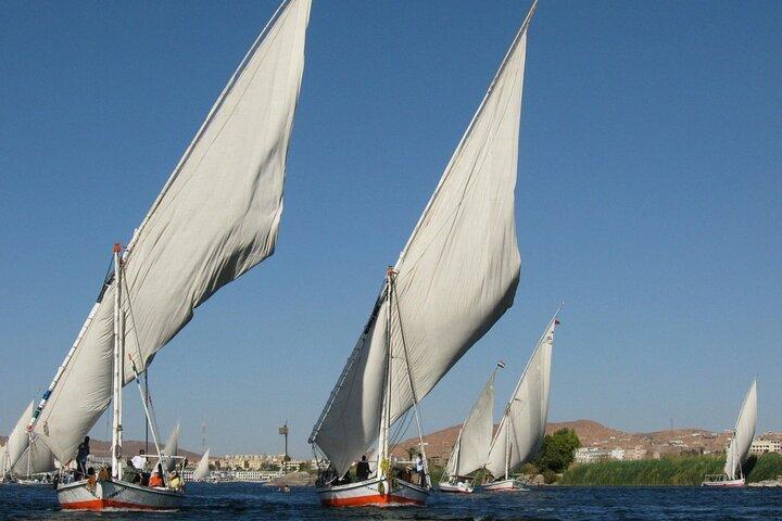 Egyptian Sailing Boat By Felucca on the Nile em Luxor com refeições
