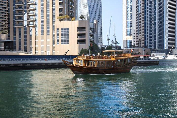Tour di mezza giornata della città di Dubai con crociera serale in dhow marina