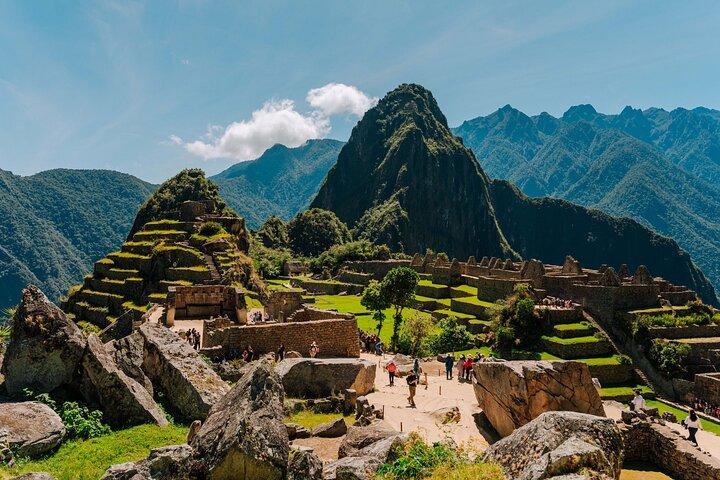 Small-Group Tour: Guide Service in Machu Picchu