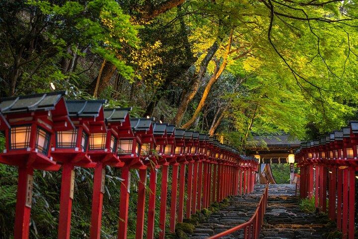 京都： 貴船で神聖な自然と豊かな歴史に浸る