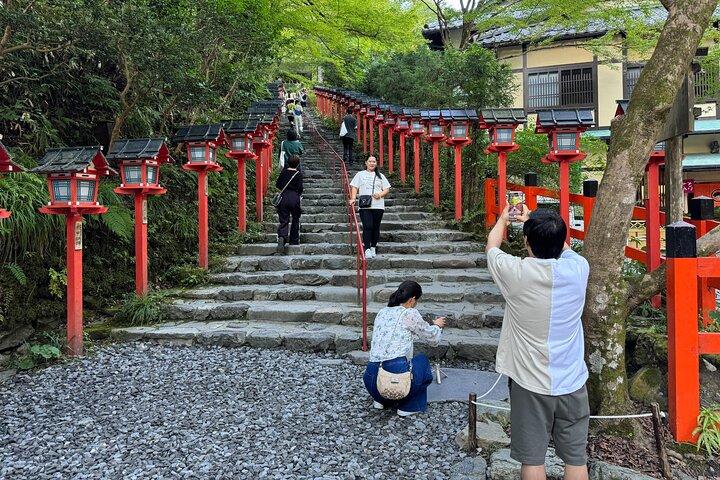 京都： 貴船で神聖な自然と豊かな歴史に浸る
