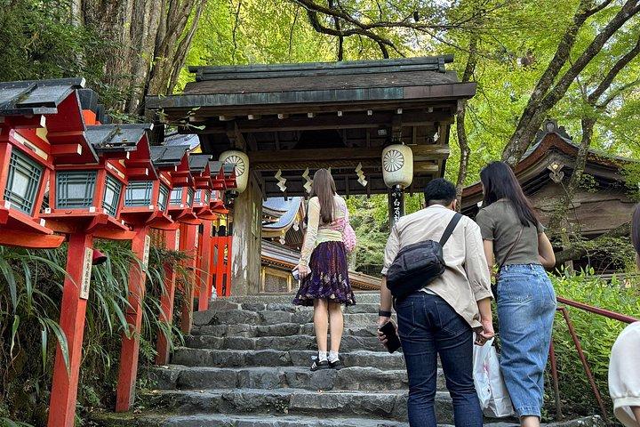 京都： 貴船で神聖な自然と豊かな歴史に浸る