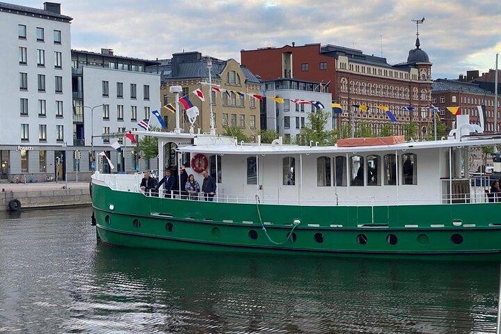 Historisk stålskib privat krydstogt i Helsinki