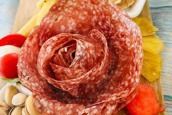 タオルミーナのシチリア人の家でエトナのワインと料理の試飲