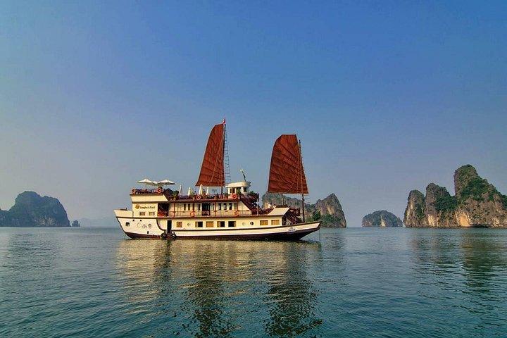 Dragon Legend Cruises 2Days/1Night 5 Star すべて込み