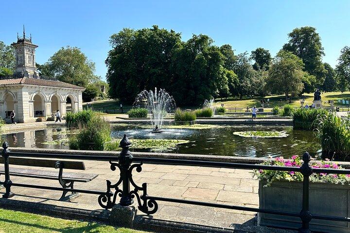 ロンドン・ヴィクトリア＆アルバート博物館とケンジントン庭園ツアー