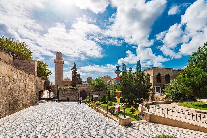 Tour da cidade de Baku (4 horas): Top 30 destaques históricos e modernos