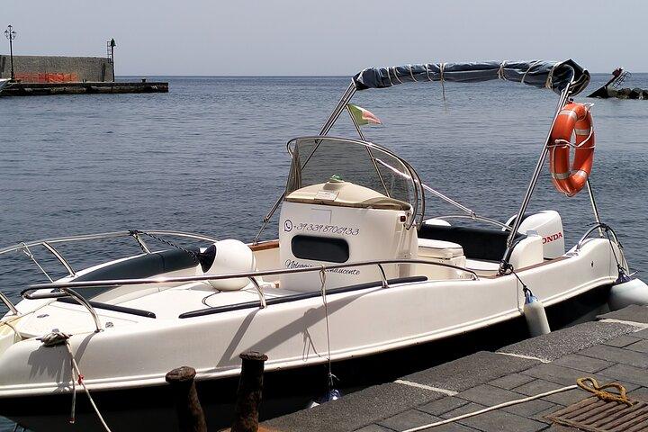 Tour di Lipari in Barca Privata da Lipari, Salina Opzionale 4/8h