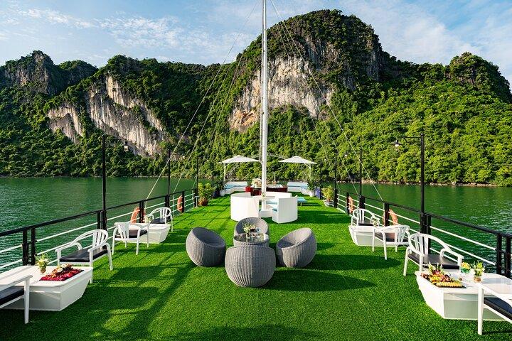 Von Hanoi: Halong Tagestour mit Sonata Cruise, Buffet und Jacuzzi