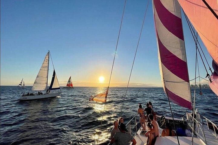 Waikiki 2 - Catamarán de vela al atardecer - Aventura de natación y vela