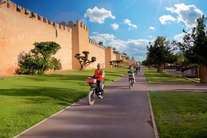 Ervaar door de straten van Marrakech per e-bike