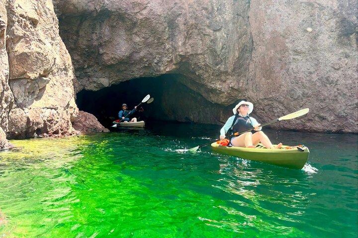 Emerald Cave halvdags kajaktur, et trippel huleventyr