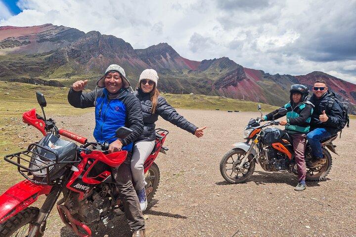 Rainbow Mountain Vinicunca Peru, Einfache Tour mit Motorrad Option