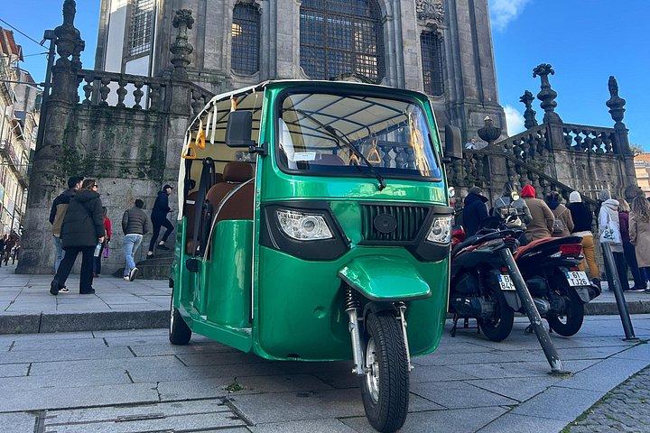 ポルト完全日プライベートトゥクトゥク：市内、ガイア、大西洋 – 6時間10分