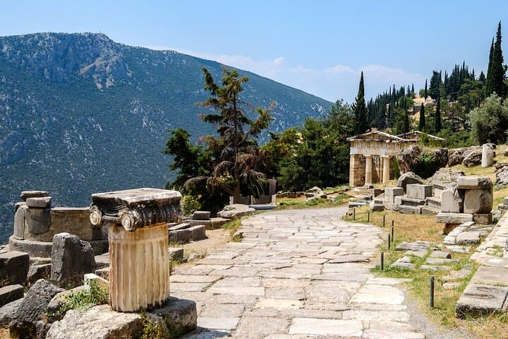 Athens to Delphi and Arachova: Private Day-Trip