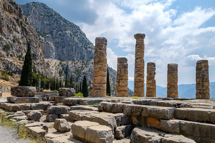 Athens to Delphi and Arachova: Private Day-Trip