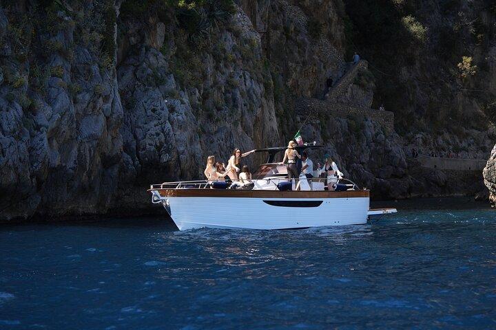 Oplev Amalfikystens magi fra havet: Maiori og Amalfi til Positano