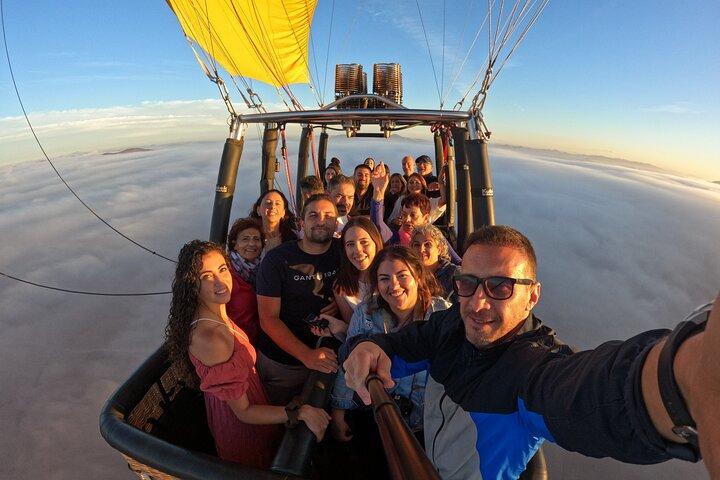 Hot Air Balloon Solopgang oplevelse med morgenmad og hotel afhentning