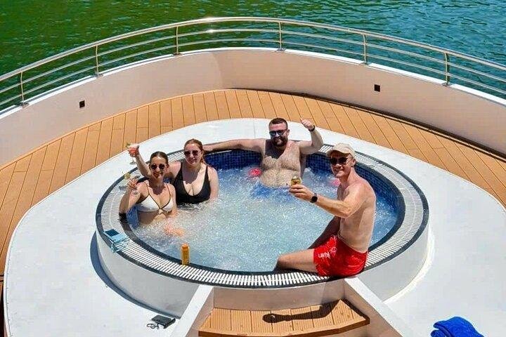 Hanoi: Udforsk Lan Ha Bay & Cat Ba på den nyeste luksuskruise