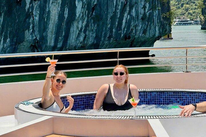 Hanoi: Udforsk Lan Ha Bay & Cat Ba på den nyeste luksuskruise