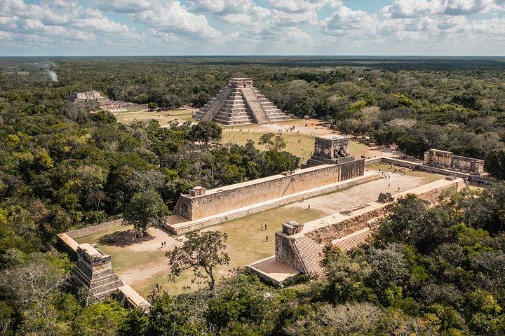 Private Experience: Chichén Itzá, Valladolid, Cenote and Buffet