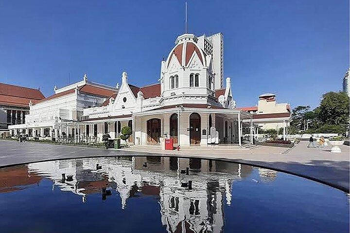 Tour della città di Surabaya Giro in jeep della città vecchia e siti iconici