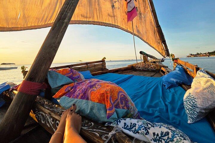 Exclusieve privé-zeiltocht bij zonsondergang in Noord-Zanzibar