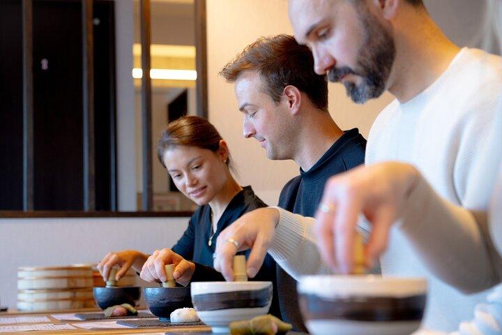 Matcha fazendo aula em Tóquio com autênticos doces japoneses