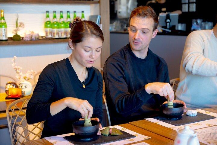 東京で抹茶作り教室 本格和菓子セットも