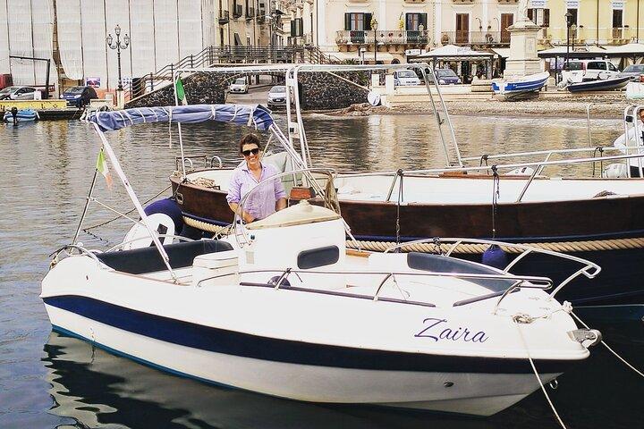 Tour di Lipari in Barca Privata da Lipari, Salina Opzionale 4/8h