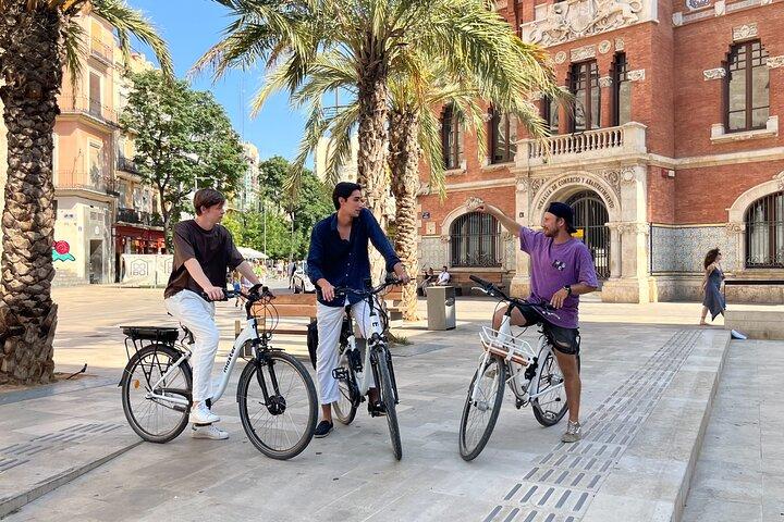 Valencia : Guidad cykeltur i Valencias historiska centrum och konststaden