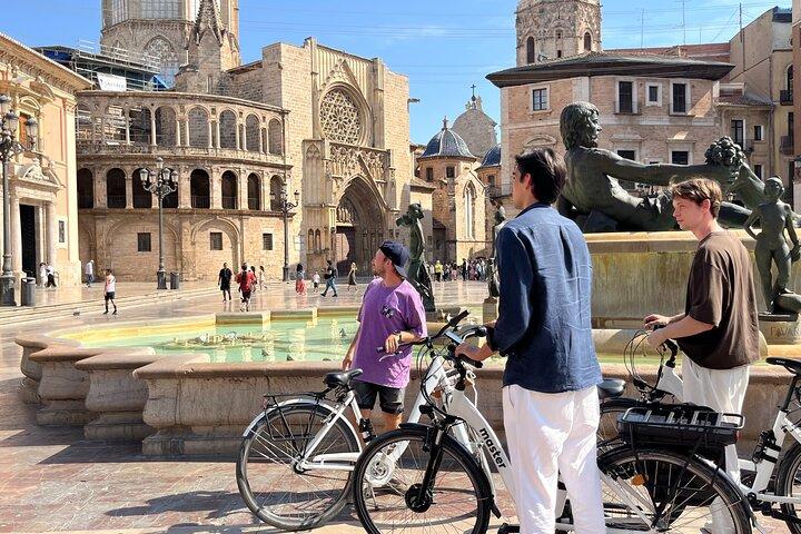 Valencia : Guidad cykeltur i Valencias historiska centrum och konststaden