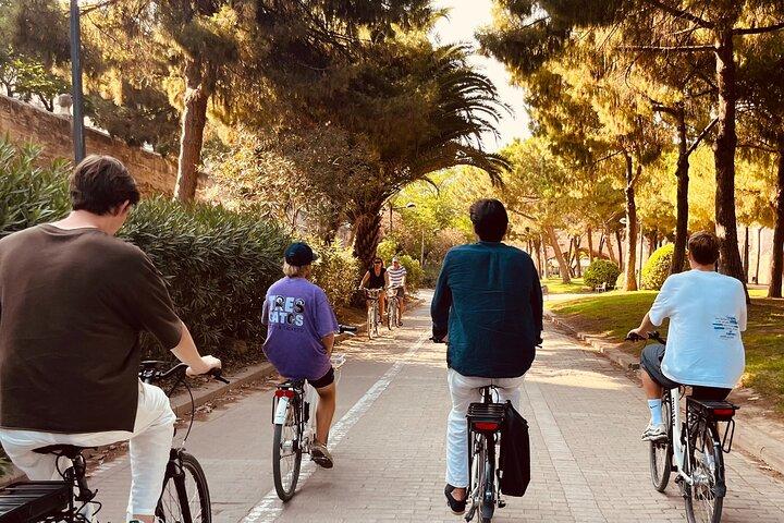 Valencia : Guidad cykeltur i Valencias historiska centrum och konststaden