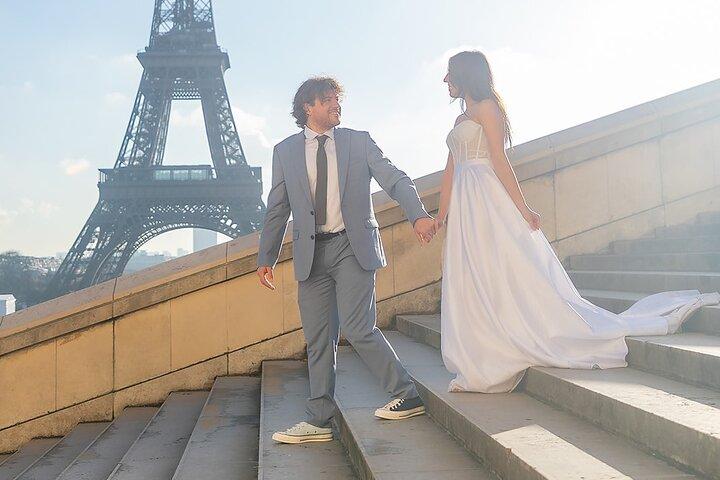 Privat guidet fotoshoot ved Eiffeltårnet i Paris