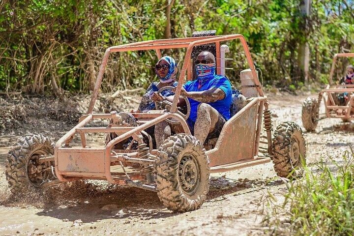 Punta Cana ATV oder Buggy Tour mit Strand, Höhle und Verkostungen