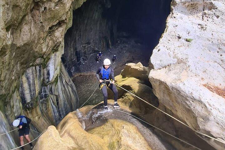 Matacanes: Canyoning + vandreture + vandspring + Rappel + huler