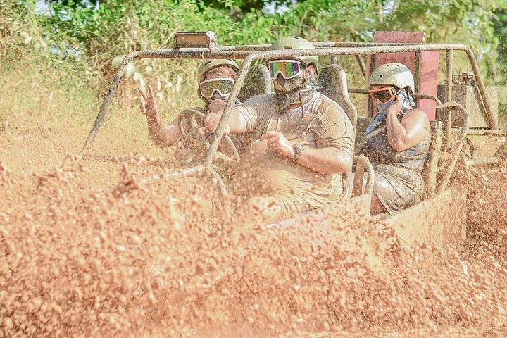 Meio dia de aventura de buggy cenote e praia de Macau em Punta Cana