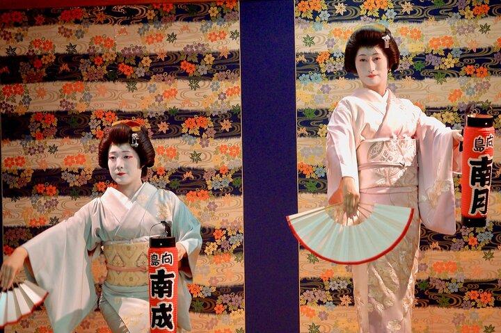 東京個室で芸者貸切公演&試飲