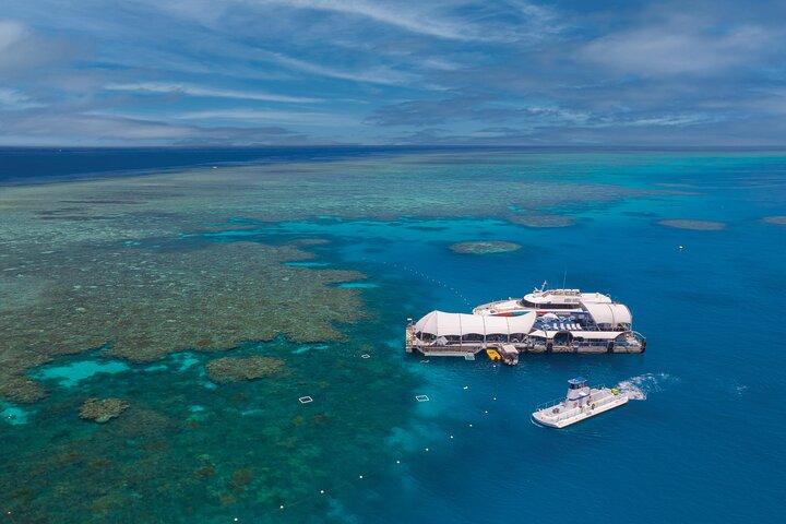 ケアンズ発グリーン島終日＆グレートバリアリーフツアー