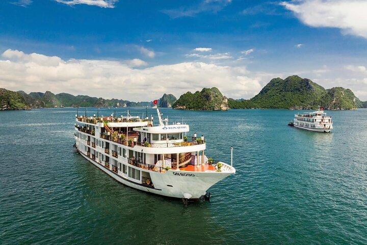 Halong Bay Luxe 2D1N Cruise vanuit Hanoi met Balkon & Kajakken