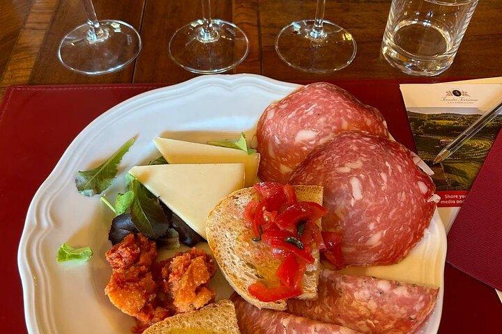 フィレンツェ発 : トスカーナ・ベスパ小旅行（ランチ＆ワイン付）