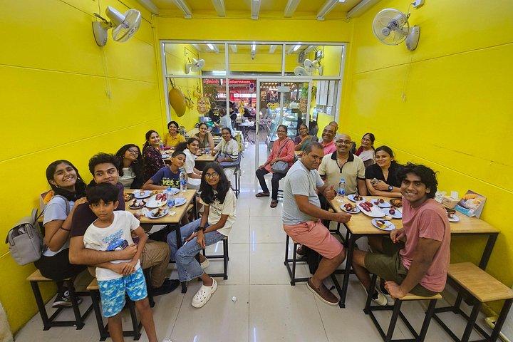 バンコクプライベートトゥクトゥク夜食アドベンチャー