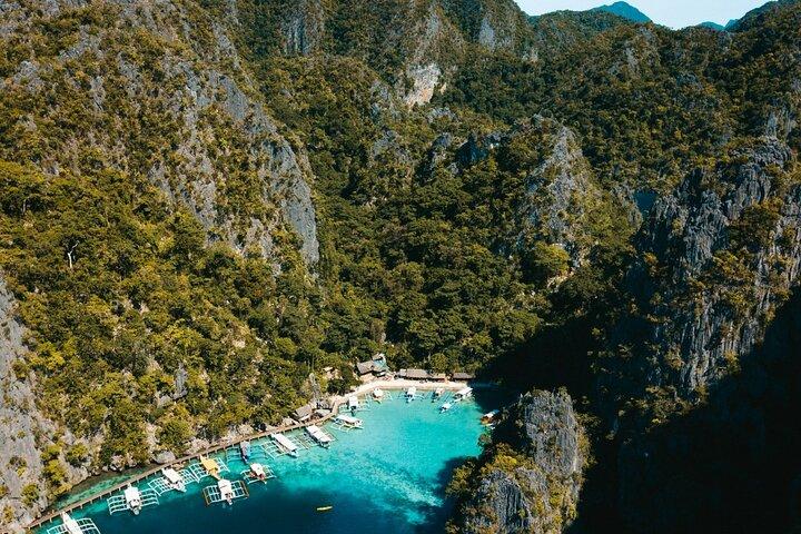 Coron Pukaway Cave & Twin Lagoon privat tur med strandlunch